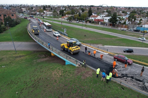 Entró en su etapa final la obra de repavimentación del Camino Centenario y el Distribuidor Pedro Benoit