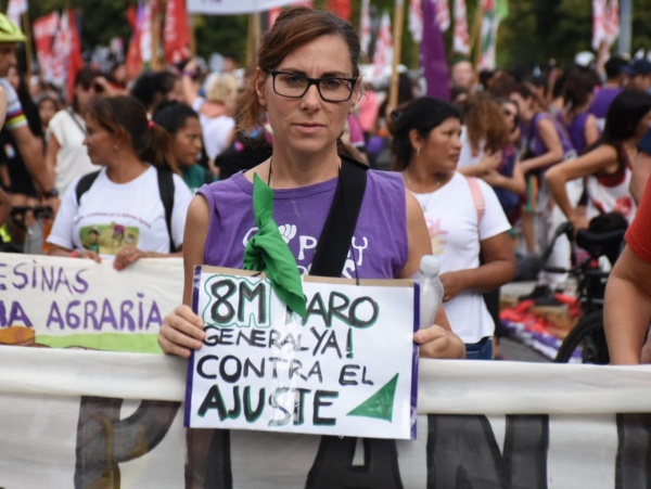 8M en La Plata: las mujeres llevaron a la calle los reclamos contra el ajuste del Gobierno nacional