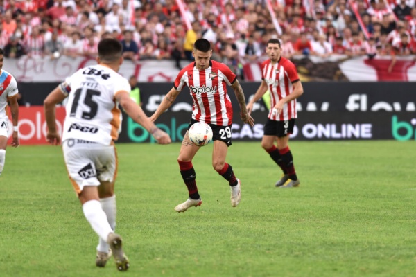 Estudiantes se impuso por 3 a 2 sobre Arsenal en UNO