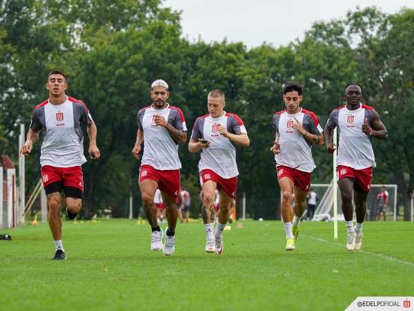 El plantel de Estudiantes volvió a trabajar