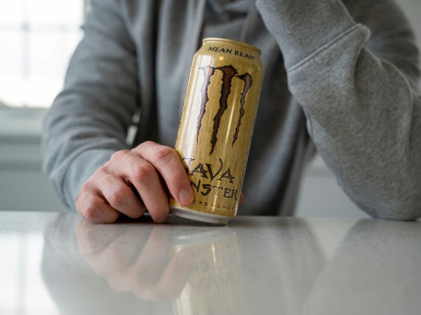 Alertan sobre el consumo de energizantes en adolescentes por rendimiento académico y deportivo