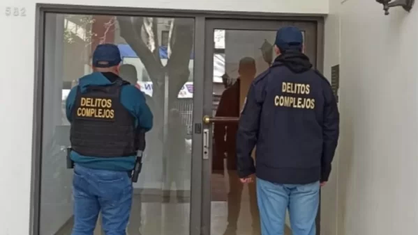 Se hacía pasar por empleada bancaria y estafó a varias personas por medio millón de pesos