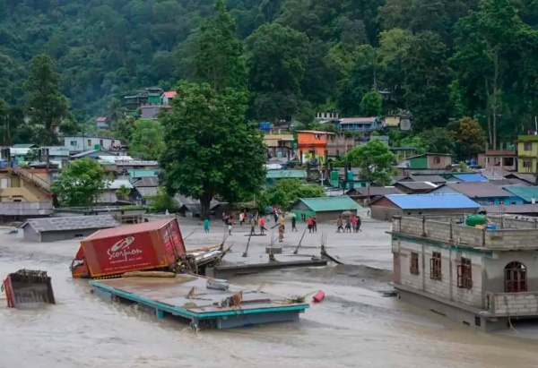 Fuertes lluvias, desbordamiento de un lago glaciar e inundaciones en India: al menos 14 muertos y más de 100 desaparecidos
