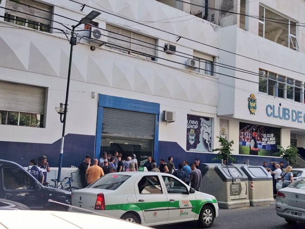 Gimnasia tuvo una asamblea express y explotaron los socios