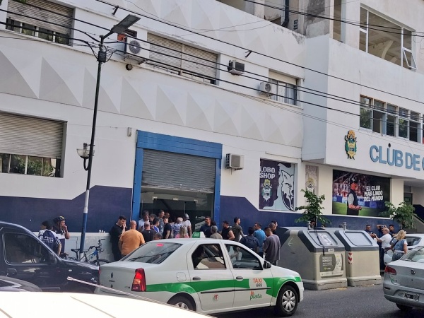 Gimnasia tuvo una asamblea express y explotaron los socios