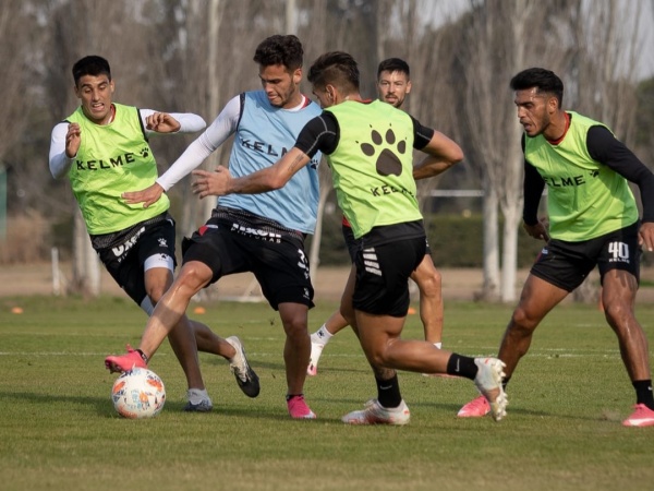 Estudiantes le apuntó a un futbolista con ADN Pincha y que lo tuvo a Eduardo Domínguez