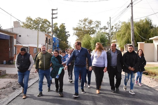 Garro recorrió Villa Elvira y supervisó el avance de obras de la localidad