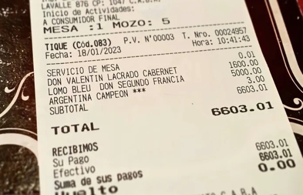 "Adjunto ticket", le cobraron un plus más por ser Campeón del mundo y los comentarios no tardaron en llegar