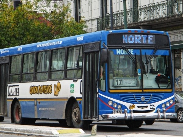Nuevo recorrido de micros hacia Tolosa por obras en el Tren Roca