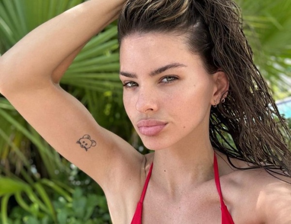 La China Suárez encendió las redes con una jugada foto al despertar y un posteo en bikini