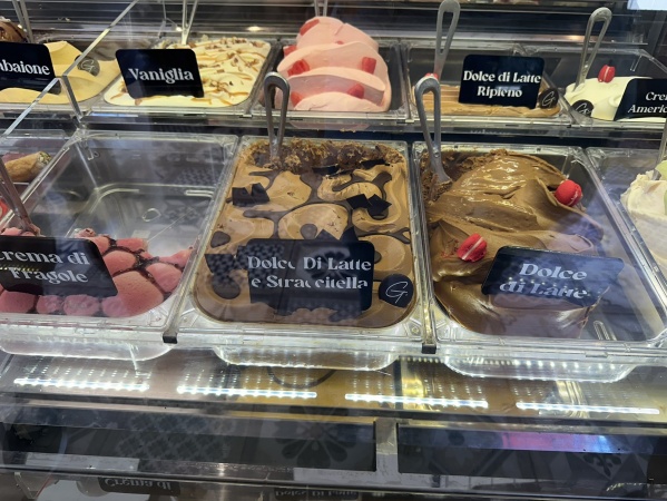 "Vaniglia", "Pistacchio" y "Zabaione": estallaron contra una heladería de La Plata por los nombres de los sabores