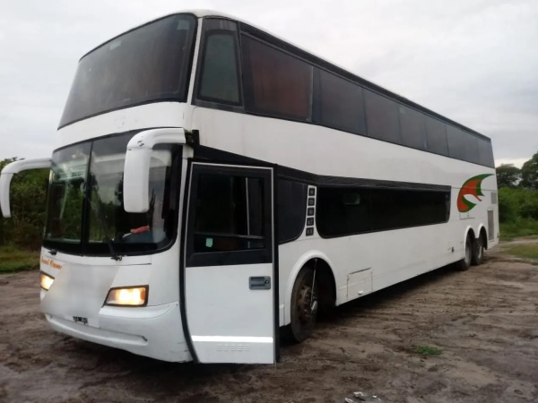 Su mujer bajó del colectivo a buscar agua y por temor a que los choferes la dejen se largo a llorar