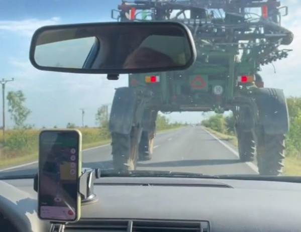 “¿Está permitido o es muy ilegal?”: un joven grabó una peligrosa maniobra en pleno viaje por la ruta y se hizo viral