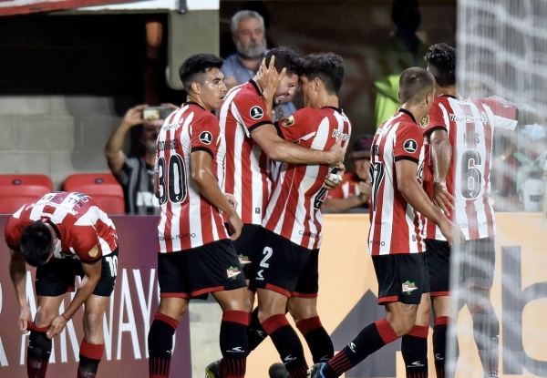 Estudiantes gan&oacute; en su casa 1 a 0 contra Everton y sigue en pie en la Libertadores