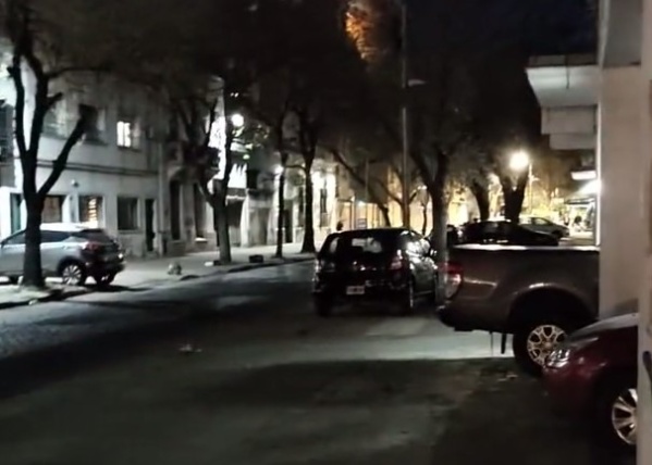 En 5 y 62, los vecinos se quejaron por la oscuridad de la cuadra