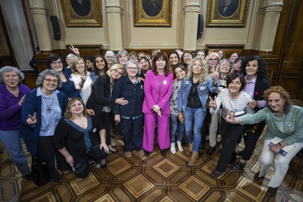 En el Senado, Cristina Kirchner recibió a la Red Nacional de Mujeres Argentinas