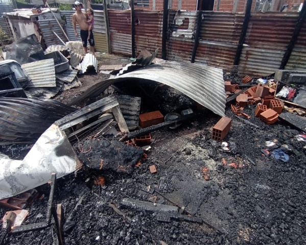 Se incendiaron tres viviendas en La Plata