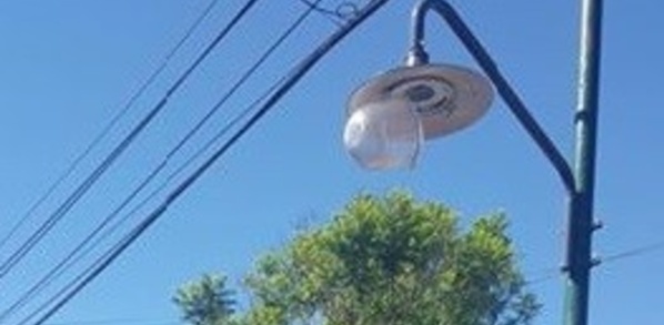 Vecinos de 142 entre 66 y 67 reclaman por la falta de los focos de luz en las calles
