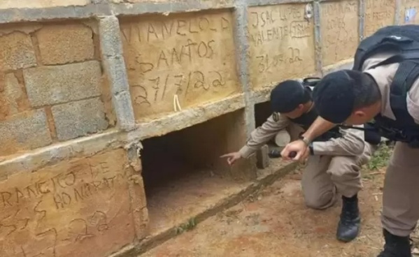 ¡De terror!: escucharon gritos provenientes de una tumba y llamaron a la policía