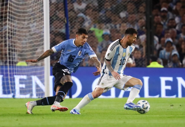 ¡Bombonerazo! Argentina jugó mal y cayó ante el Uruguay de Bielsa