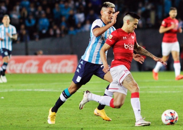 Estudiantes empat&oacute; 1 a 1 con Racing en el Cilindro