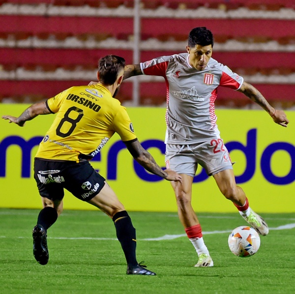 EN VIVO: Estudiantes, que estrena su título, pierde 1 a 0 ante The Strongest