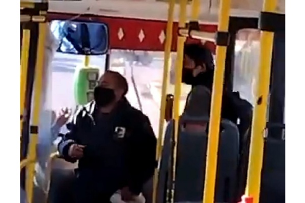 Disturbios en un micro de la línea 307 de La Plata: Un pasajero amenazó de muerte al chofer