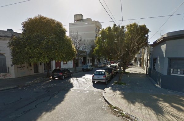 Vecinos piden que arreglen e incorporen mas luminarias porque “la cuadra es insegura”