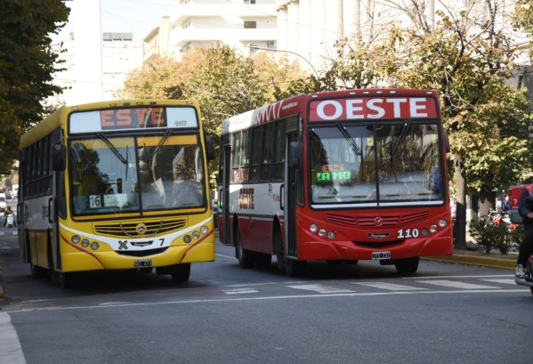 Desde este martes rige el nuevo aumento en los micros de La Plata, Berisso y Ensenada