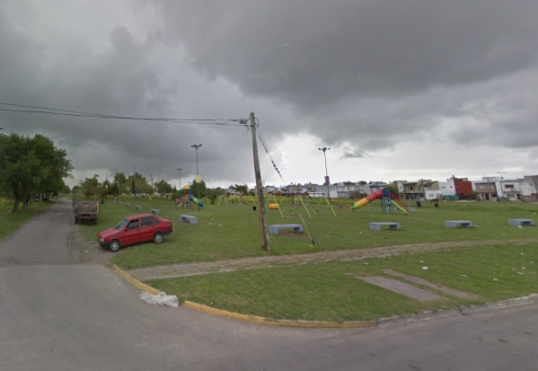 Vecinos de Altos de San Lorenzo se quejan por los pozos en la calle de una plaza