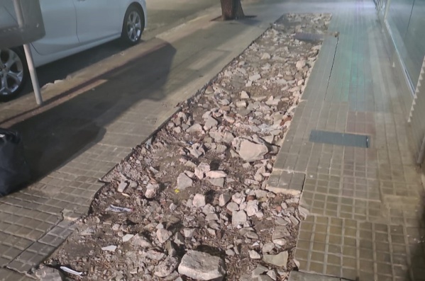 Vecinos exigen que terminen de arreglar una vereda en calle 12