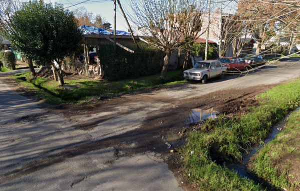 En City Bell se quejan por una pérdida de agua que está “hace 20 días”