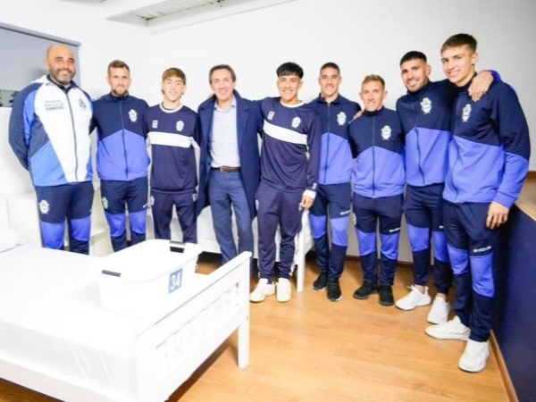 Con la presencia de varios futbolistas y Marcelo Méndez Gimnasia inauguró la nueva casa para los juveniles