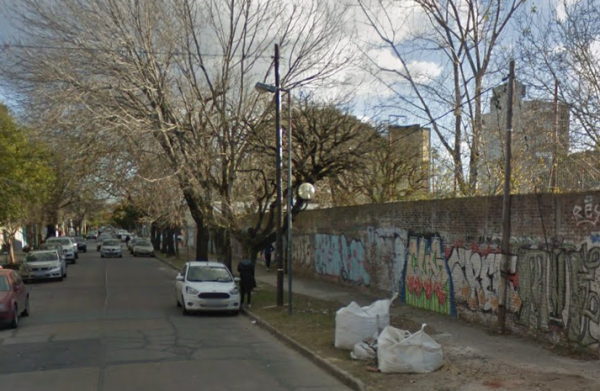 Vecinos se quejan por un basural en la calle 69