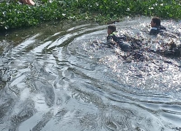 Un hombre se arrojó a un canal en Berisso para quitarse la vida pero lo rescataron