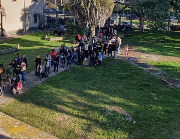 Es profesor, quiere ayudar a más de 30 familias de La Plata y revolucionó las redes con una colecta solidaria: "Lo lograron"