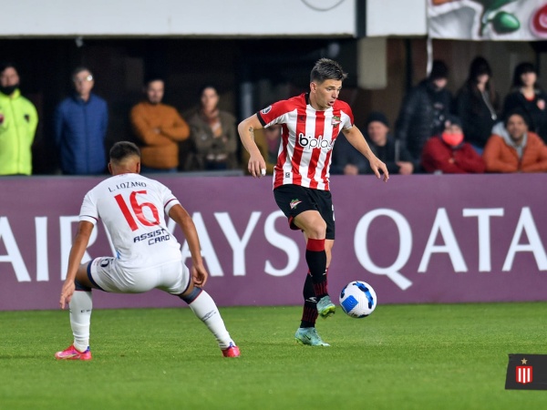 Estudiantes derrotó a Nacional y quedó a un paso de avanzar a octavos