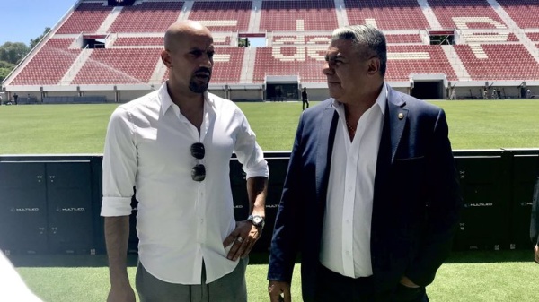 Sigue la escalada mediática de Verón contra Tapia: "Si salís campeón y ganas dos Copas América no te deberían putear"