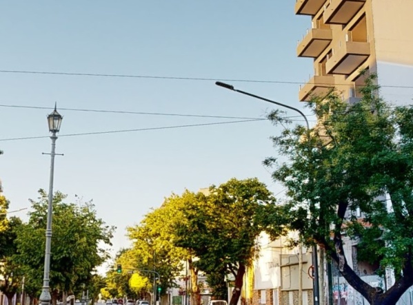 “Cada vez más oscura la zona”: en 44 y 25 piden que coloquen más luminarias