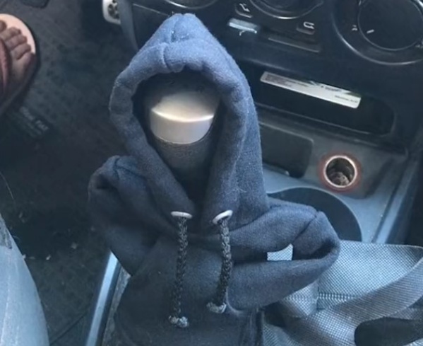 “Cambio de temporada”: una joven hizo una drástica transformación de su auto, tentó a sus seguidores y se hizo viral