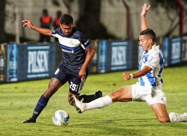 Por penales, Gimnasia derrotó a Cerro Largo y festejó en su primer amistoso