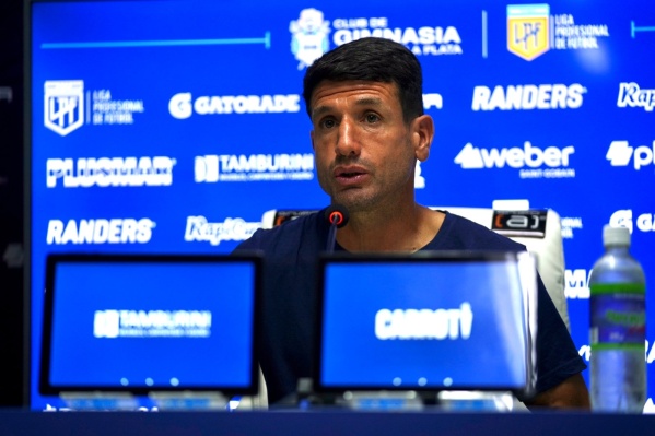 Chirola Romero juega al misterio