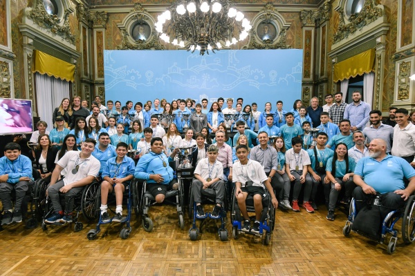 Kicillof recibi&oacute; a la delegaci&oacute;n de deportistas que ganaron el medallero de los Juegos Nacionales Evita 2022