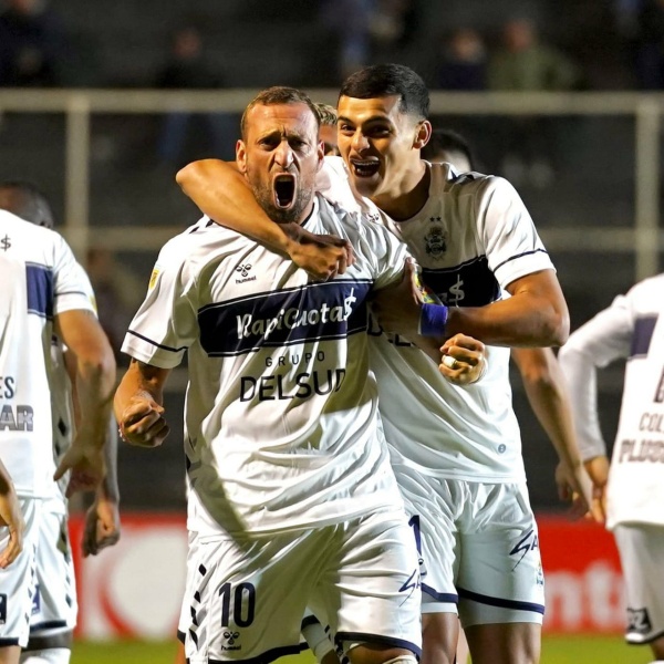 Gimnasia vapuleó a Patronato y en la última fecha buscará clasificar a cuartos