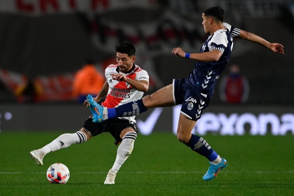 El Lobo no pudo hacer pie y tropezó en el Monumental