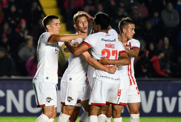 En el final Estudiantes se lo empató a Colón y se trae un punto desde Santa Fe