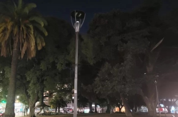 Frentistas de Plaza Paso se quejaron por la falta de luminarias: "Se volvieron a quemar"
