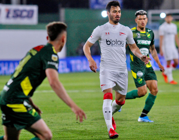 Estudiantes no pudo con Defensa y perdi&oacute; 2 a 1 en Florencio Varela