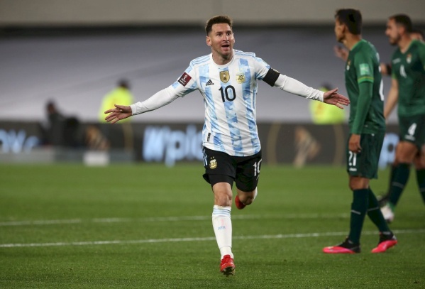 Argentina le ganó a Bolivia 3 a 0 y Messi batió un nuevo récord