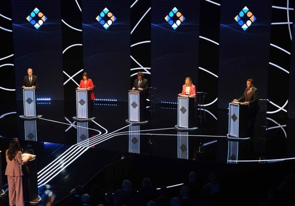 Con fuertes cruces en seguridad, trabajo, ambiente y vivienda se realizó el segundo debate presidencial